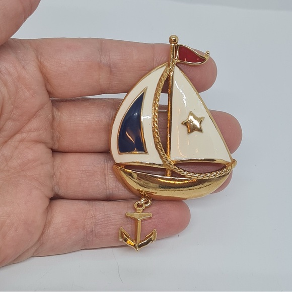 Vintage Large Nautical Brooch Pin Enamel Sailboat Ship Boat Red Blue Gold Tone - Picture 3 of 8
